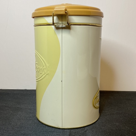Tim Hortons Limited Edition Tin - Picture 4 of 12